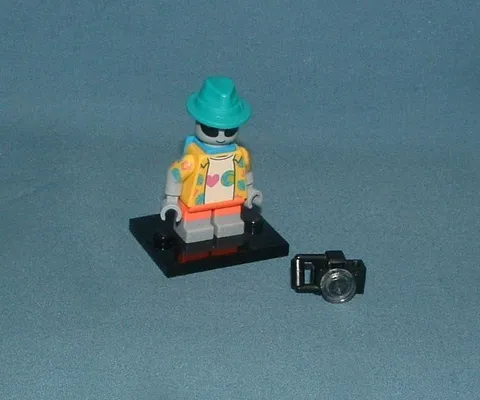 SERIES 26, ALIEN TOURIST FIGURE - LEGO - USED