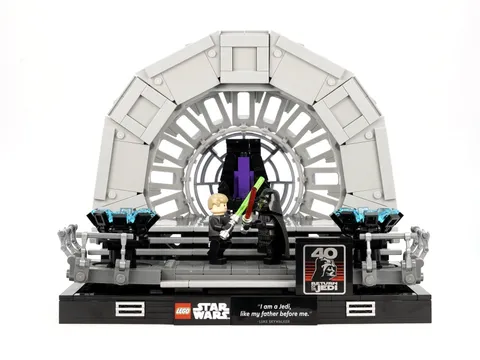 LEGO Star Wars: Emperor's Throne Room Diorama 75352 - Complete With Minifigures