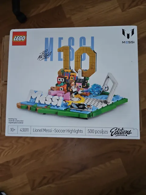 LEGO Editions Lionel Messi –Soccer Highlights #43011 500pcs Set Sealed Dented Bx