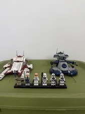 LEGO Star Wars Republic Fighter Tank 75342 and Armored Assault Tank / AAT 75283