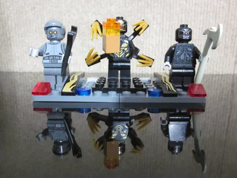 LEGO Outrider - Extended Claws Minifigure Marvel Super Heroes  an 2 figure 76123