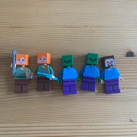 LEGO Minecraft Minifigure Lot of 5 Steve Alex Zombie Figures with Accessories