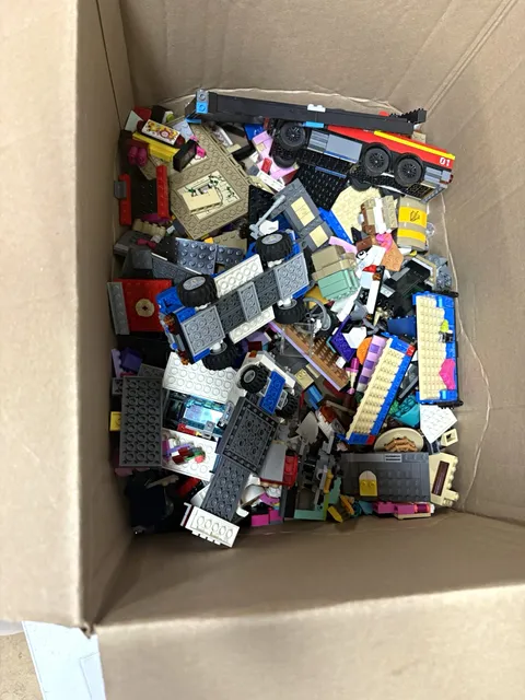 Large lot of assorted Lego builds and pieces-Over 17 pounds!!