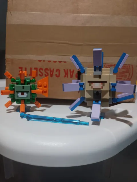 LEGO Minecraft: Elder Guardian & Guardian Figures #21180 The Guardian Battle