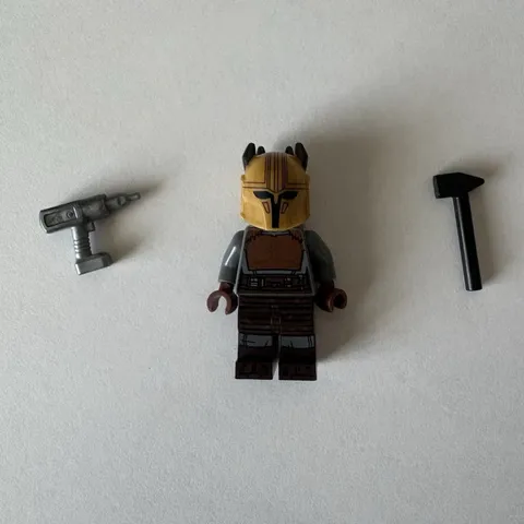 Authentic LEGO Star Wars 75319 The Armorer Minifigure With Accessories