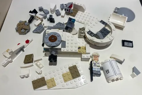 LEGO Star Wars Hoth Attack (Set #75138) 1 Minifigures 2016 Incomplete