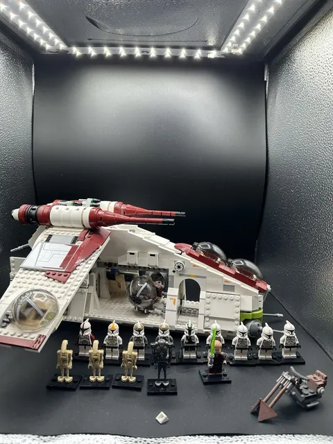 LEGO Star Wars: Republic Gunship (75021) Figs, Manual And Poster
