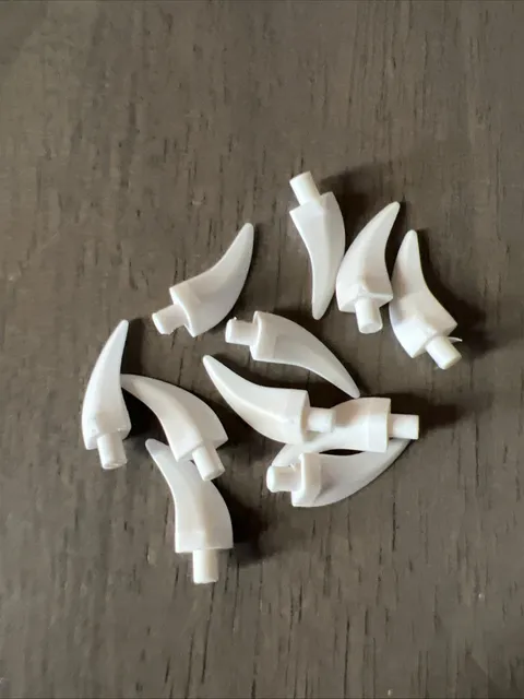 LEGO 87747 White Barb / Claw / Horn / Tooth - Medium - 11 Pieces