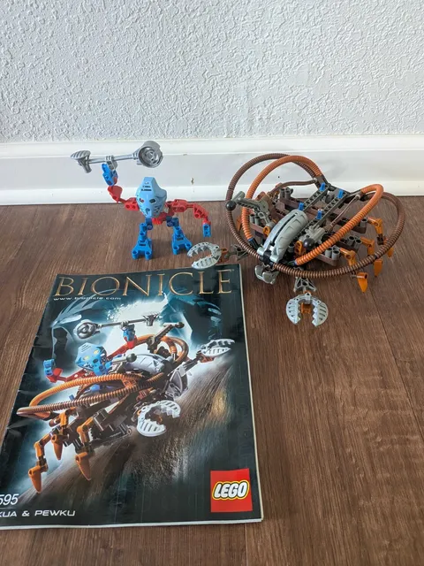 LEGO BIONICLE: Takua and Pewku (8595). Complete w/ Instructions
