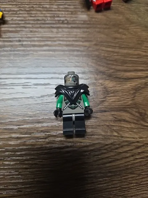 Techno Leon 6903 6919 Insectoids Zotaxian Space LEGO Minifigure No Helmut