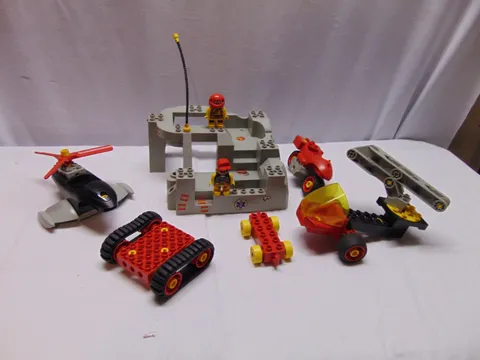 2000 LEGO Duplo Action Wheelers Rescue Base set w/ Helicopter & accessories