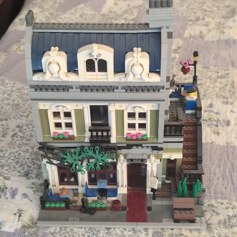 LEGO Parisian Restaurant 10243 Creator Expert Modular Buildings 2469 pcs 16+