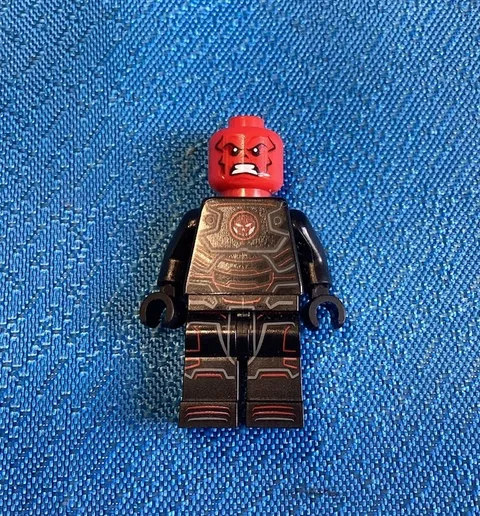 LEGO Marvel Superheroes Iron Skull Minifigure