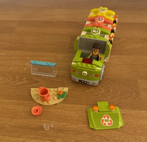 LEGO FRIENDS: Recycling Truck (41712) Incomplete set w/ 1 Minifigure