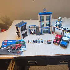 LEGO City Police Station 60246 743pc Complete Set w/ Instructions No Box