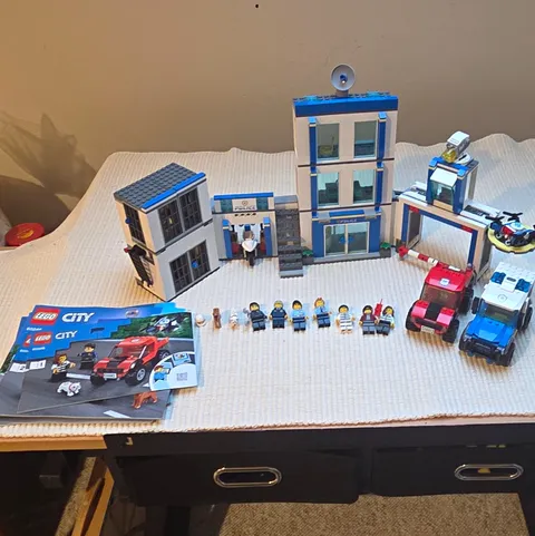 LEGO City Police Station 60246 743pc Complete Set w/ Instructions No Box