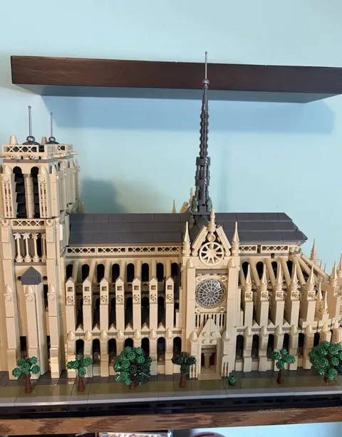 Lego 21061 Notre-Dame de Paris Assembled