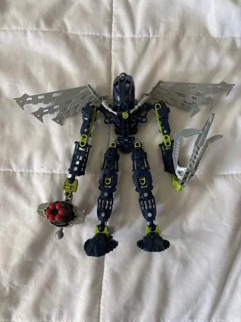 LEGO Bionicle Toa Mahri Hahli (8914)  TIGHT JOINTS 100% Complete 2007