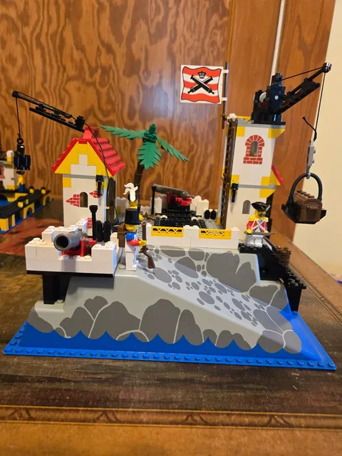 LEGO 6277 PIRATES: Imperial Trading Post - 100% + instructions + base NO BOX