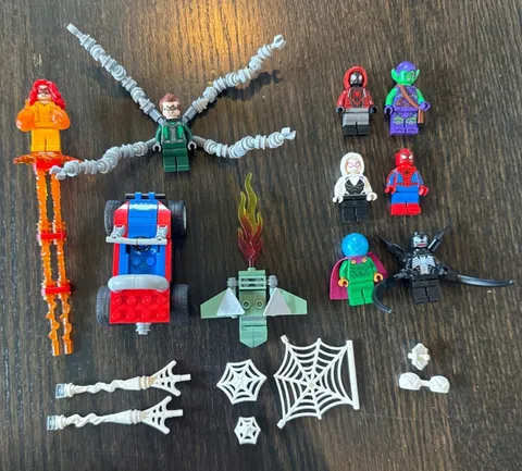 LEGO Daily Bugle #76178: 8 Minifigures, Spider Car, and Green Goblin Flyer