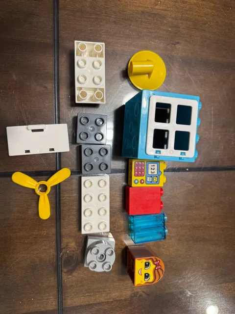 LEGO DUPLO VINTIGE AND UNIQUE PIECE LOT. *CLEAN*