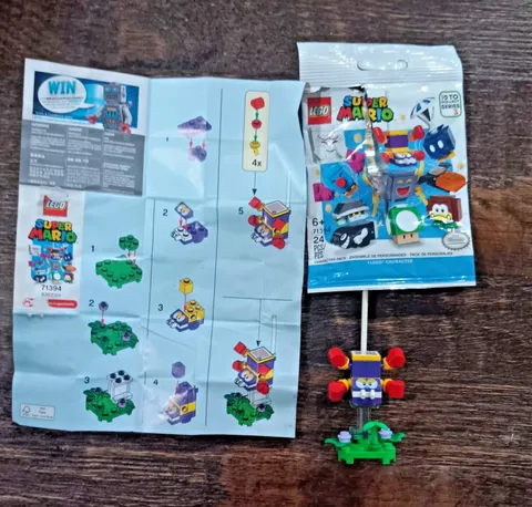 Lego Super Mario Character Series 3  Scuttlebug #71394 w/ Package Directions