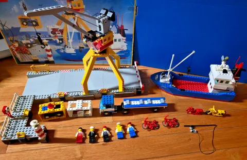 LEGO 6541 - Intercoastal Seaport W/Box no instructions (Read discription)