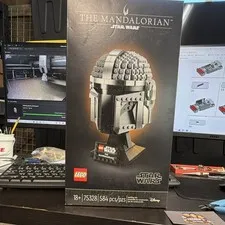 LEGO Star Wars The Mandalorian Helmet Collection Display Stand 75328 584 pcs