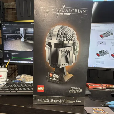 LEGO Star Wars The Mandalorian Helmet Collection Display Stand 75328 584 pcs