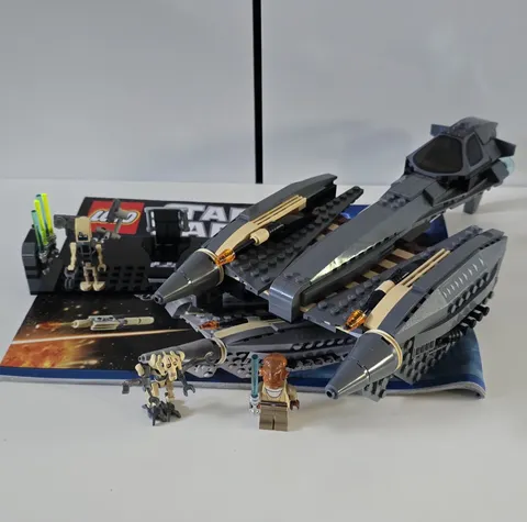 Lego Star Wars General Grievous Starfighter 8095 with minifigures, bundle
