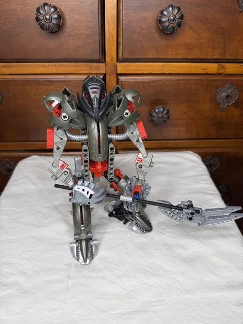 LEGO BIONICLE 8593 MAKUTA - COMPLETE BRICKS, NO BOX/MANUAL (2003)