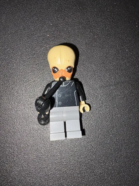 LEGO CANTINA BAND MUSICIAN LEGO MINIFIG star wars a new hope