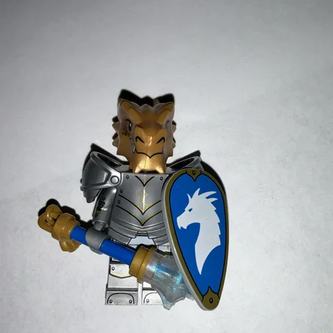 Lego 71047 Dragonborn Paladin Dungeons & Dragons Minifigure