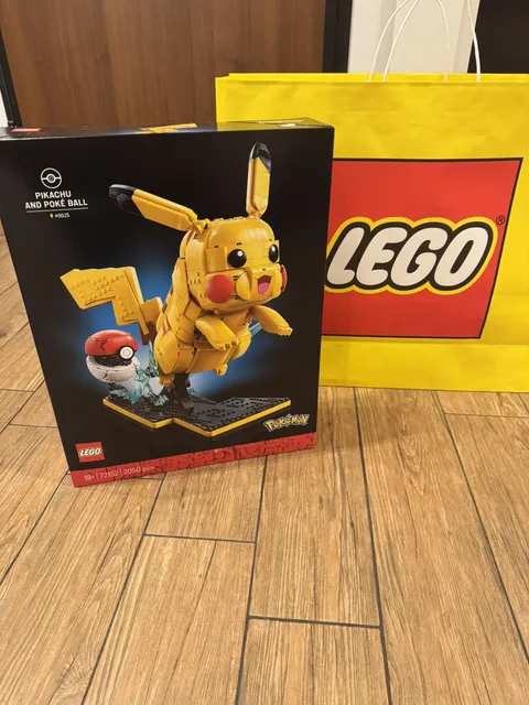 LEGO Pokemon Pikachu and Poke Ball 72152