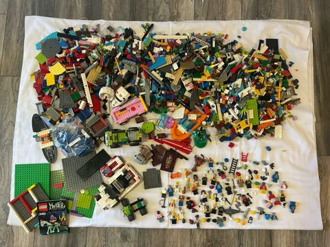 12 lb Lego Mixed Lot “27 plus Figures” Vehicles & More Lots of Legos