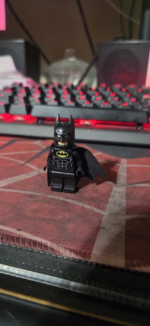 very rare LEGO Batman Minifig 2017 error missing utility belt