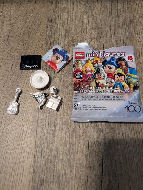 LEGO Disney 100th Anniversary Minifigures Ernesto de La Cruz