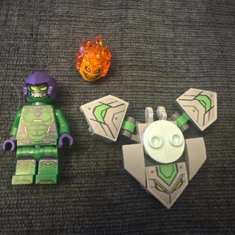 LEGO Green Goblin Minifigure + Pumpkin + Glider - 76324 Oscorp New! Spider Man