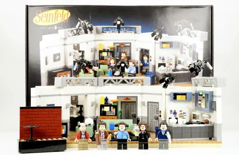 LEGO Ideas: Seinfeld 21328 - 100% Complete With Minifigures and Box