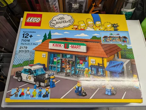 NEW! Factory Sealed The Simpsons - The Kwik-E-Mart (71016) Free Shipping!!