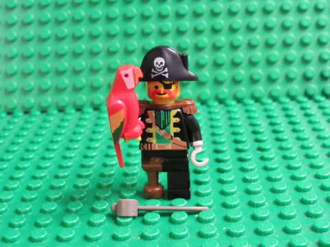 Captain Redbeard Parrot 6250 6276 6285 Pirates 1 LEGO Vintage Minifigure SC17