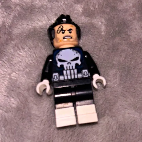LEGO PUNISHER MINIFIGURE OFFICIAL  76178