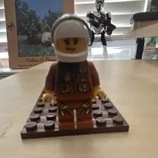 LEGO Jungle pilot minor face scratch