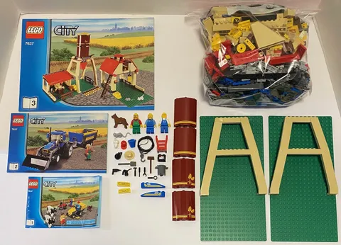 Lego 7637 Town City Farm with Instructions Missing 2 cows and 2 Subs PLS READ