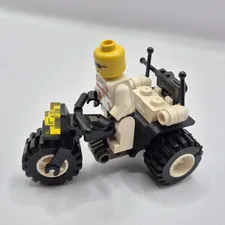 LEGO R.E.S.Q Minifigure on 3-Wheel ATV/Motorcycle Build, White Torso