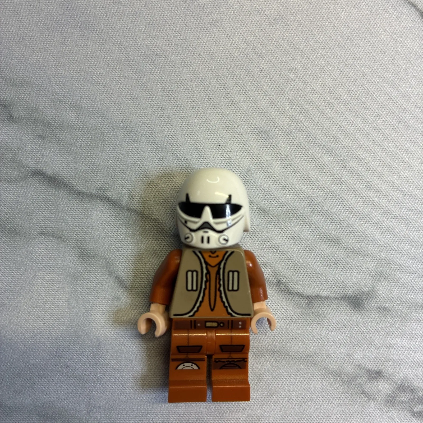 LEGO Minifigure Ezra Bridger- Dark Tan Vest, Helmet sw0574a
