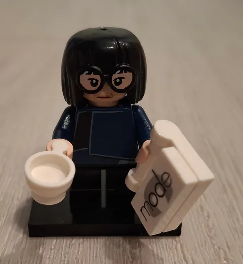 LEGO Incredibles Edna Model Minifigure with Accessories Disney Series 2 - 71024