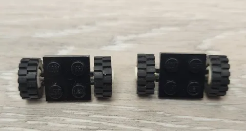 Lego 122c02assy3 122c02 4084 Black Plate 2 x 2 White Wheels Black Tires Lot Of 2