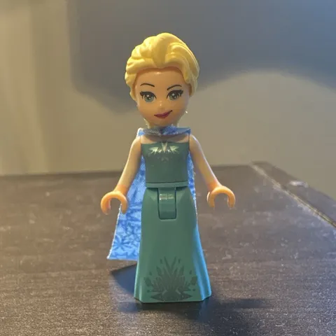 LEGO Minifigure Elsa Disney Frozen with Blue Dress and Cape