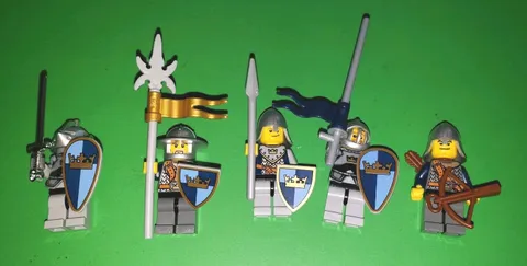 LEGO Castle Battle Pack Knights Blue Crown Troop Builder 2008 Set 5 Minifigures 